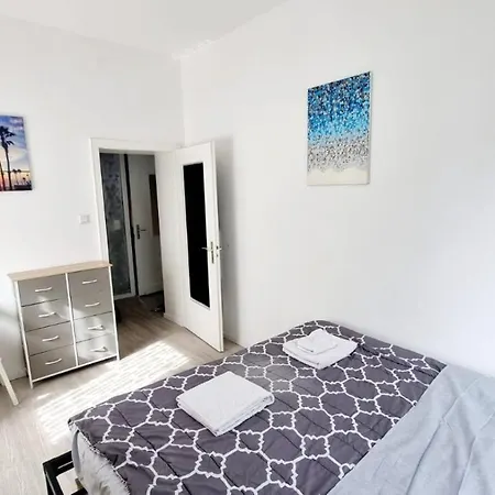 Cozy And Modern 1 Bedroom 3 Apartment