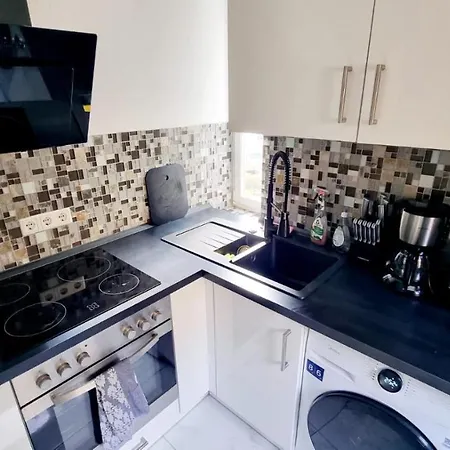 Cozy And Modern 1 Bedroom 3